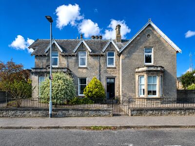 Reidhaven Street, 1 bedroom Flat for sale, &pound;155,000