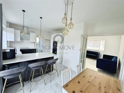 William Barefoot Drive, 3 bedroom Semi Detached House to rent, £2,100 pcm