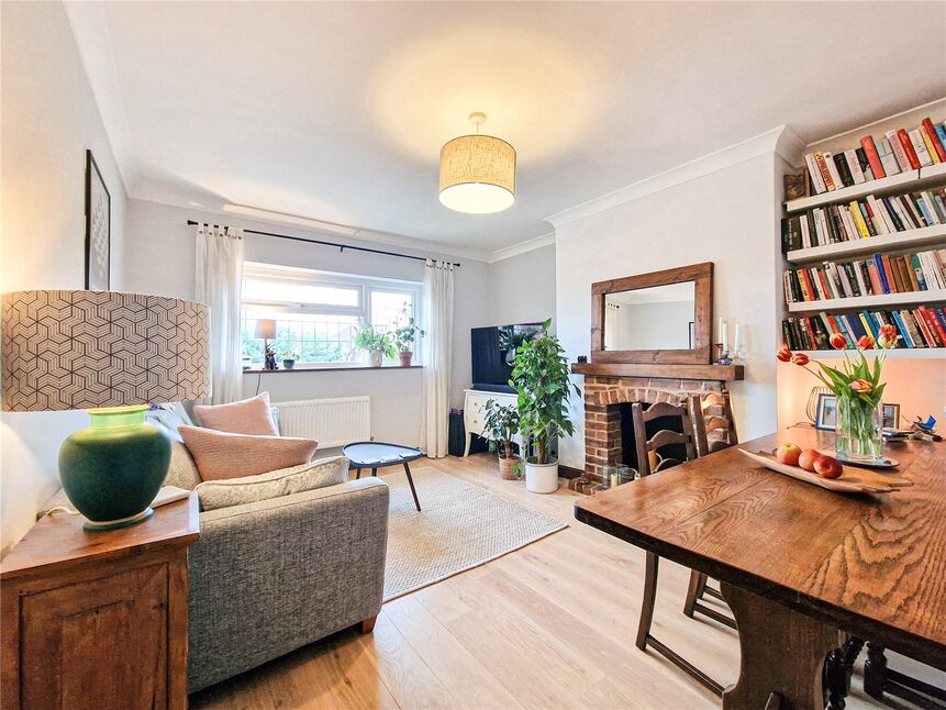 2 bedroom Flat for sale, Middle Park Avenue, London, SE9 £325,000