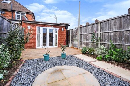 Castillon Road, 1 bedroom Bungalow to rent, &pound;1,475 pcm