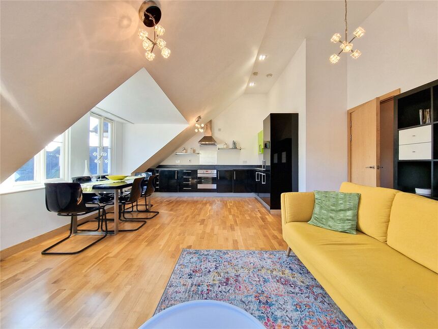 3 bedroom Flat for sale Well Hall Road London SE9 375 000