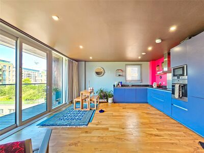 Embry Road, 2 bedroom  Flat for sale, £450,000