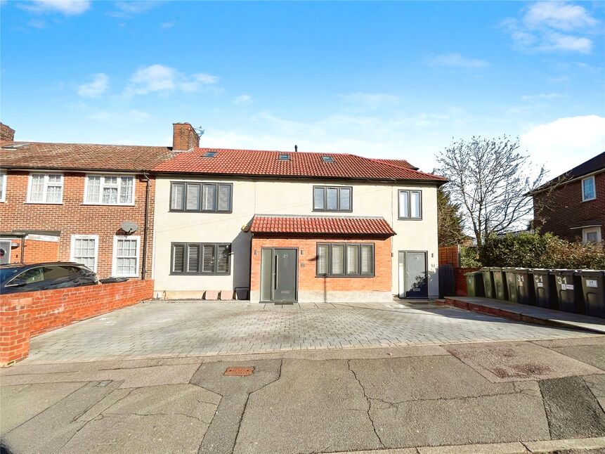 Main image of 3 bedroom Flat for sale, Framlingham Crescent, London, SE9