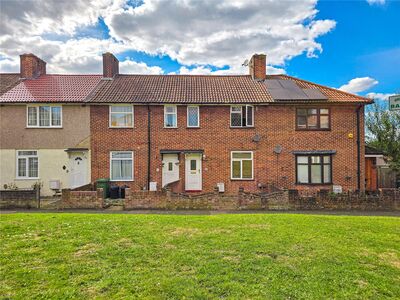 3 bedroom Mid Terrace House for sale
