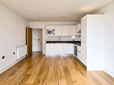 Grove Place, 1 bedroom  Flat for sale, £275,000