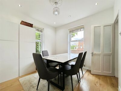2 bedroom Mid Terrace House for sale