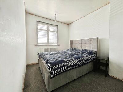 3 bedroom Mid Terrace House for sale