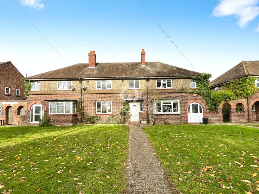 3 bedroom Mid Terrace House for sale