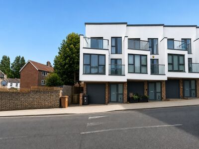 3 bedroom End Terrace House for sale