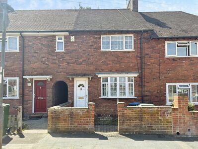 3 bedroom Mid Terrace House for sale