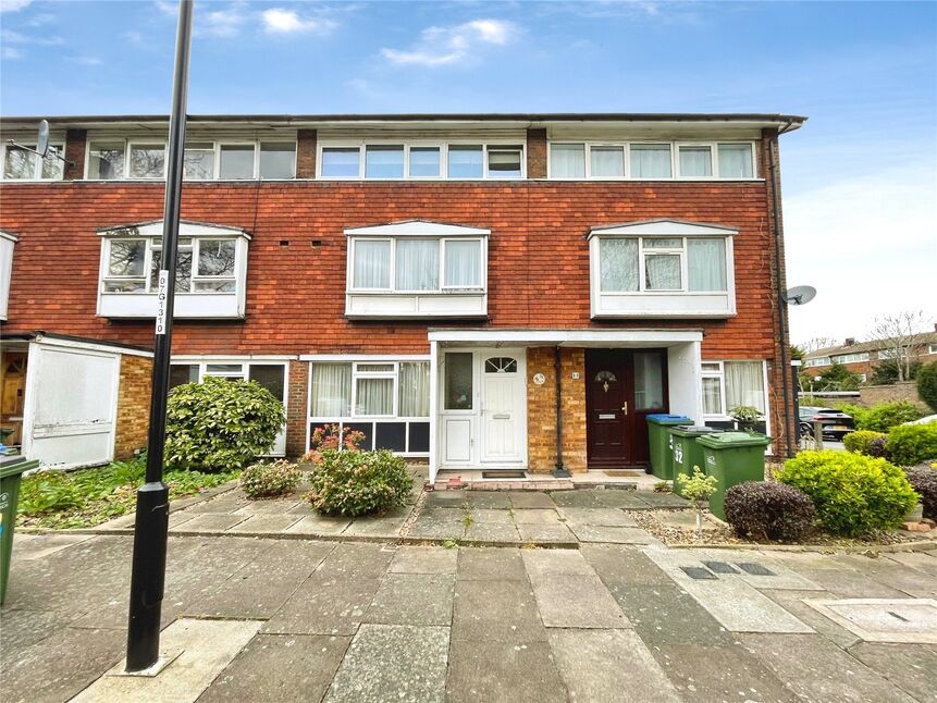 Main image of 2 bedroom Flat for sale, Southbourne Gardens, London, SE12