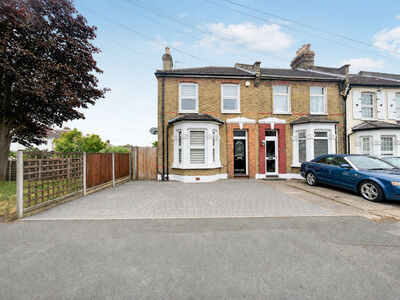 Rochester Way, 3 bedroom End Terrace House for sale, &pound;500,000