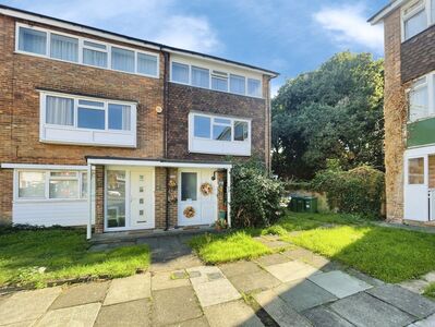 Oakways, 2 bedroom Flat for sale, &pound;350,000