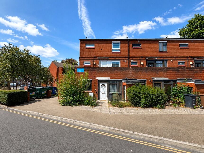 Main image of 3 bedroom Flat to rent, Stoneycroft Close, London, SE12