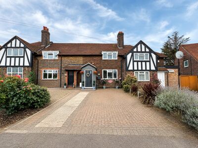 3 bedroom Mid Terrace House for sale