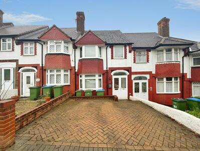 3 bedroom Mid Terrace House for sale