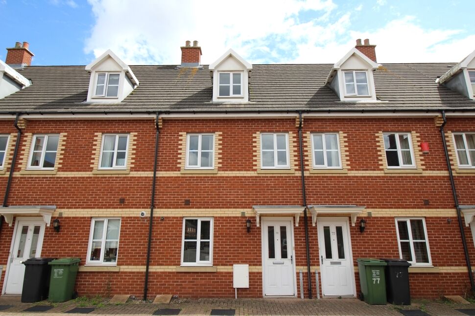 3 bedroom Mid Terrace House to rent