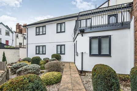 2 bedroom  Flat to rent