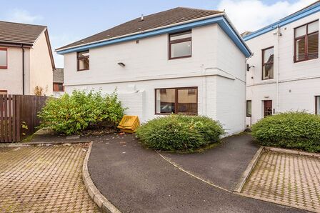 Grahams Road, 2 bedroom Flat to rent, &pound;750 pcm