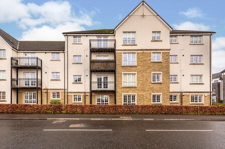 Crown Crescent, 2 bedroom  Flat to rent, £925 pcm