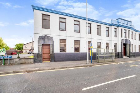 Grahams Road, 2 bedroom  Flat to rent, £750 pcm