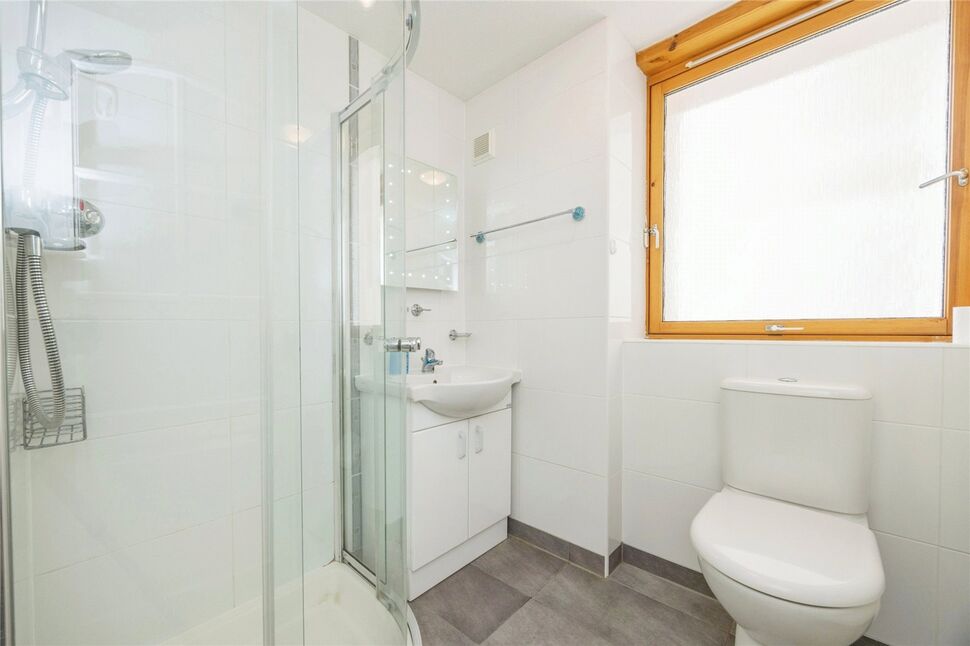 1 bedroom Flat for sale, Paterson Tower, Seaton Place, FK1 £69,000