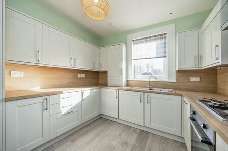 Kelvin Street, 3 bedroom  Flat for sale, £100,000
