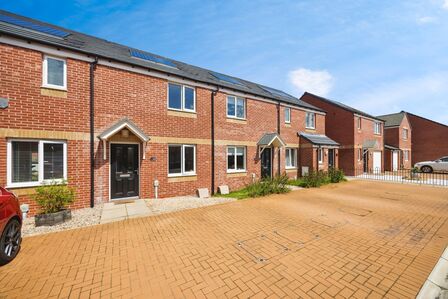 2 bedroom Mid Terrace House for sale