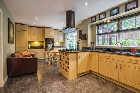Castle Drive, 4 bedroom Detached House for sale, £299,000