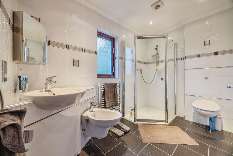 En-Suite 2