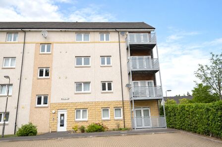 Hawk Brae, 2 bedroom Flat to rent, &pound;1,150 pcm