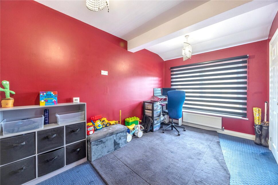 Family Room / Bed 4