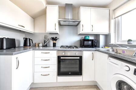 3 bedroom Mid Terrace House for sale