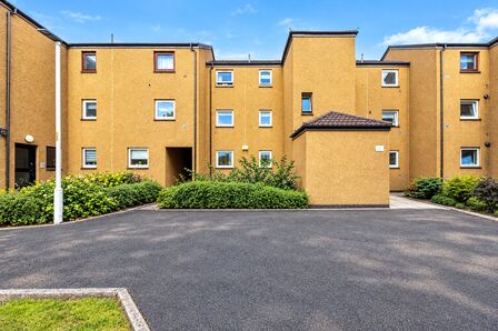 Fairfield Place, 1 bedroom Flat for sale, &pound;75,000