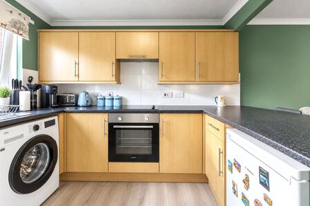 Fairfield Place, 1 bedroom Flat for sale, &pound;75,000