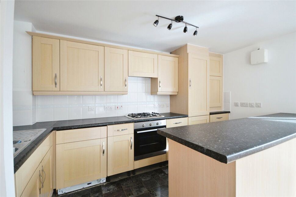 2 bedroom Flat to rent, Edward Vinson Drive, Faversham, ME13 £1,100 pcm