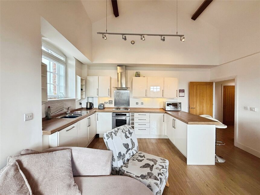 Main image of 2 bedroom Flat to rent, Court Street, Faversham, Kent, ME13