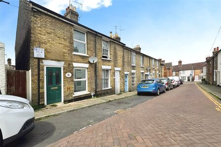 2 bedroom End Terrace House for sale