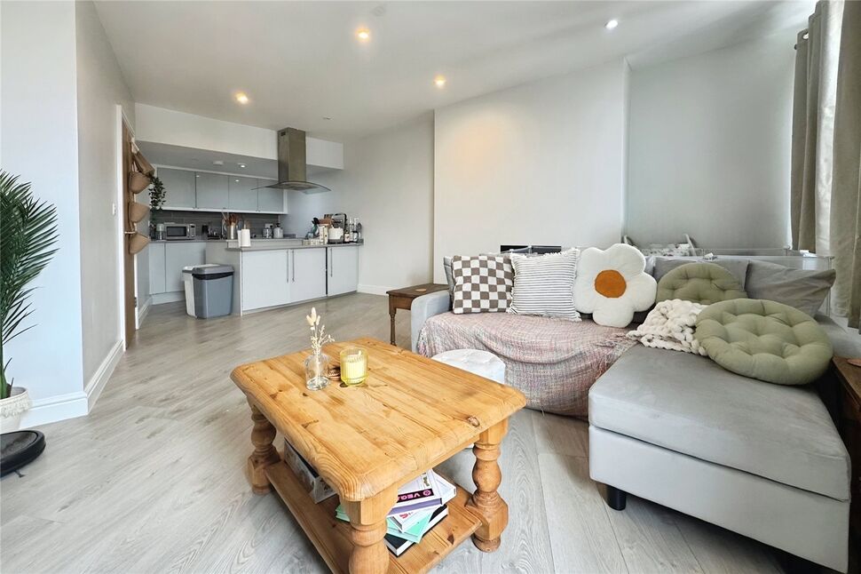 Main image of 2 bedroom Flat for sale, Preston Street, Faversham, Kent, ME13