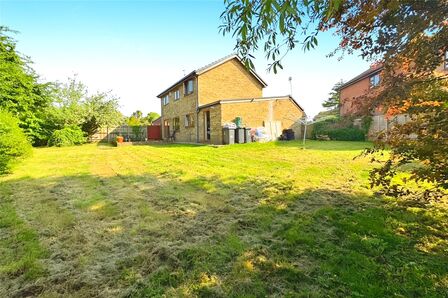 Ellis Way, 4 bedroom Detached House for sale, £500,000