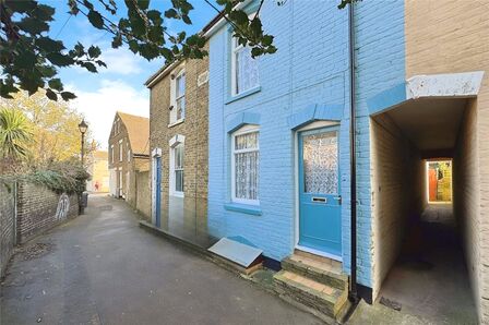 2 bedroom Mid Terrace House for sale