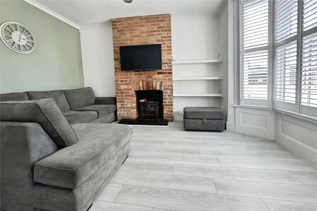 Newton Road, 4 bedroom End Terrace House for sale, £325,000
