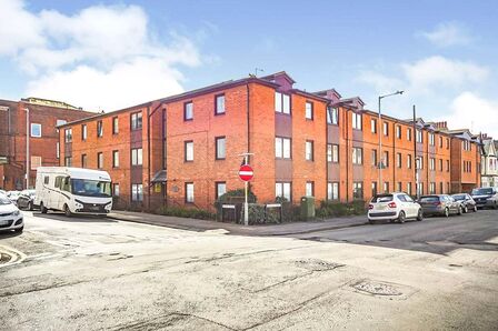 Beach Street, 1 bedroom  Flat for sale, £70,000