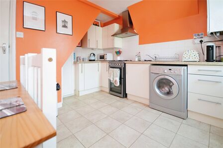 2 bedroom Mid Terrace House for sale