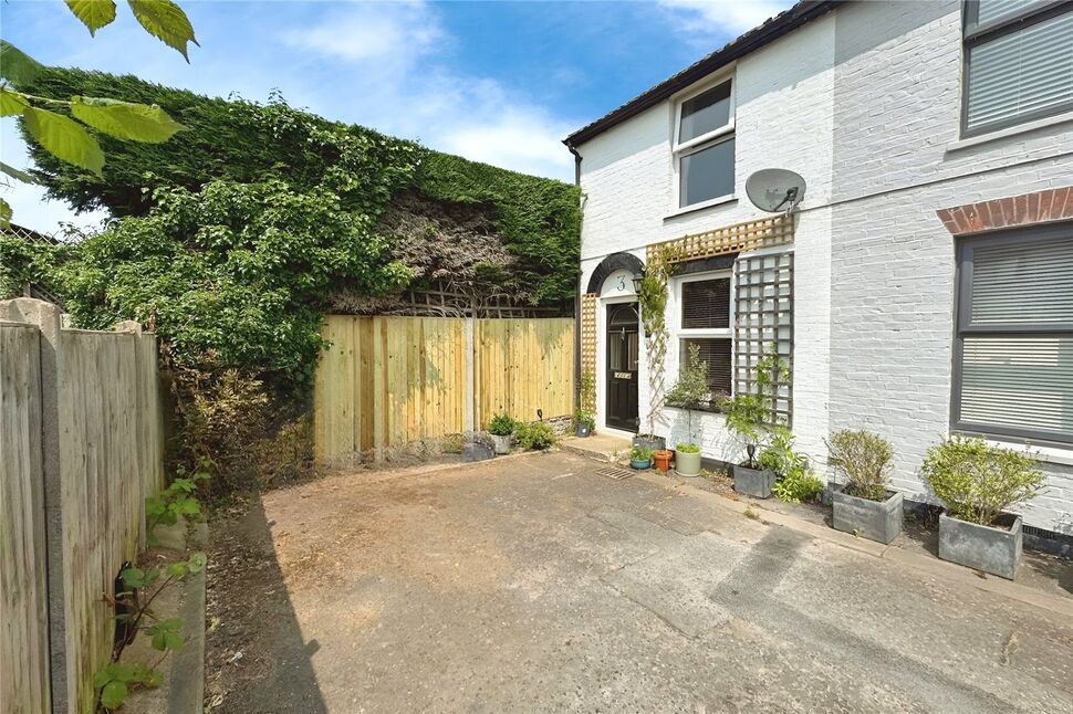 2 bedroom End Terrace House for sale