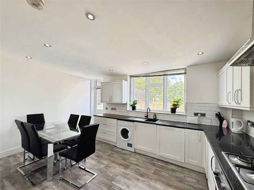 4 bedroom Mid Terrace House for sale
