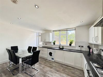 4 bedroom Mid Terrace House for sale