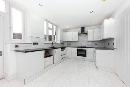 4 bedroom End Terrace House for sale