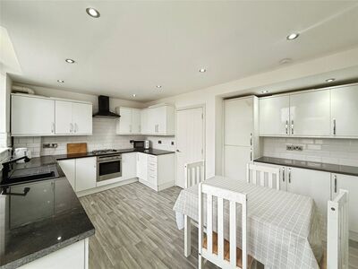 4 bedroom End Terrace House for sale
