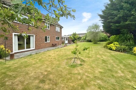 Bramley Avenue, 4 bedroom Detached House for sale, £725,000